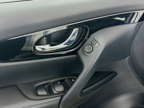 Used 2022 Nissan Rogue Sport SV image 15