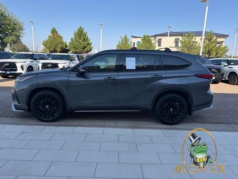Used 2023 Toyota Highlander XSE FWD image 6