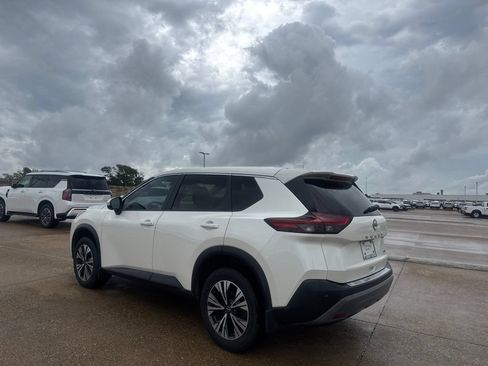 Used 2023 Nissan Rogue SV FWD image 12