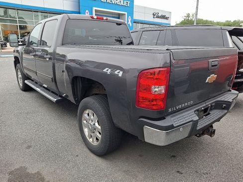 Used 2011 Chevrolet Silverado 2500 LT w/ Interior Plus Package AWD/4WD image 4