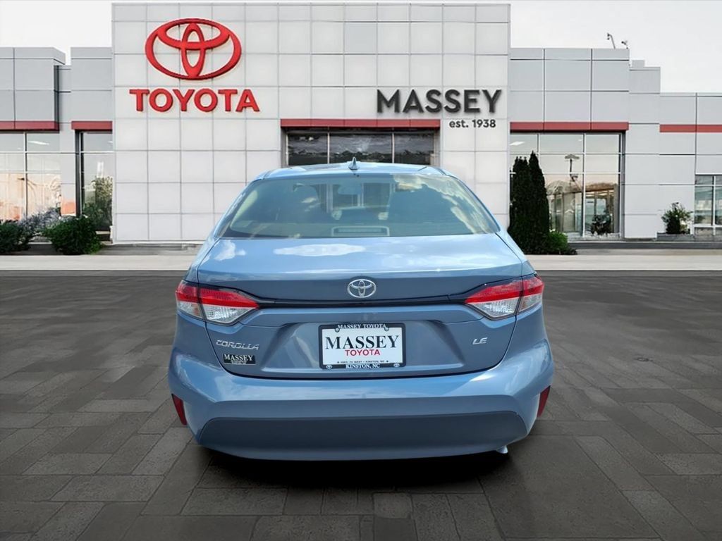Used 2025 Toyota Corolla LE FWD image 4
