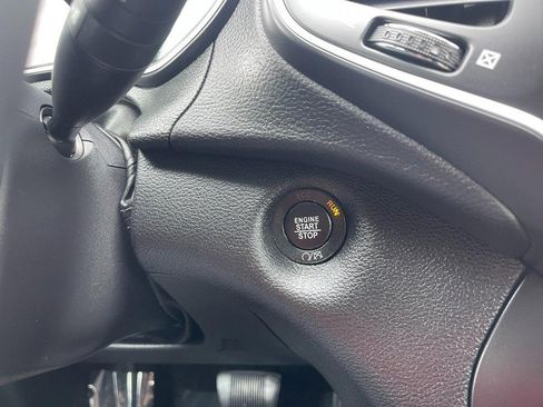 Used 2019 Jeep Cherokee Latitude Plus w/ Safety Group image 35