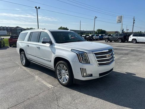 Used 2019 Cadillac Escalade ESV Platinum AWD/4WD image 2