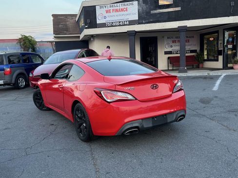 Used 2014 Hyundai Genesis 2.0T image 1