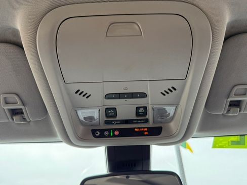 Used 2019 Chevrolet Equinox Premier FWD image 33