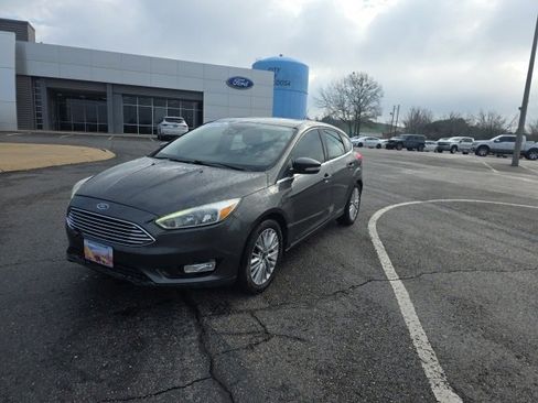 Used 2016 Ford Focus Titanium w/ Titanium Technology Package image 7