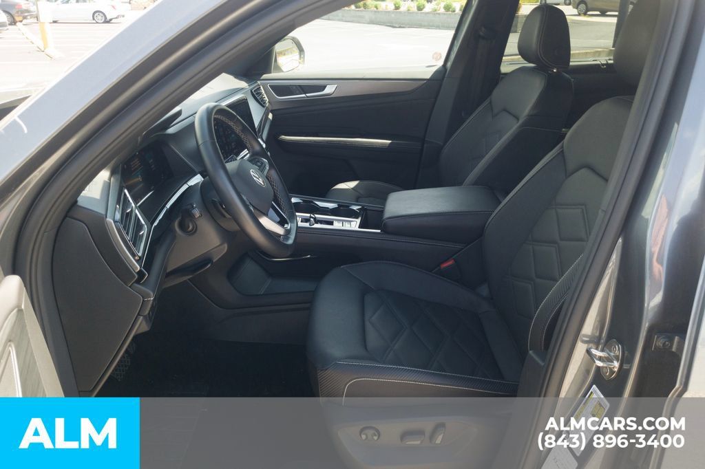 Used 2025 Volkswagen Atlas Cross Sport SE FWD image 6
