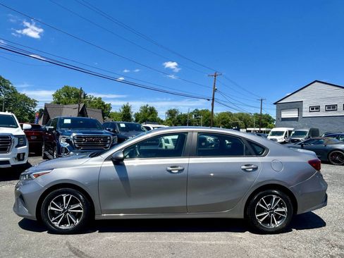 Used 2022 Kia Forte LXS FWD image 2