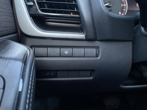 Used 2023 Nissan Rogue SV image 13