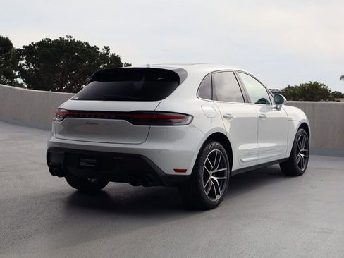 Certified 2025 Porsche Macan image 9
