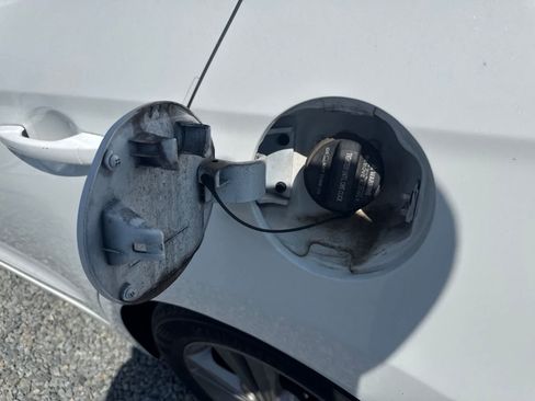 Used 2018 Hyundai Elantra SEL FWD image 11