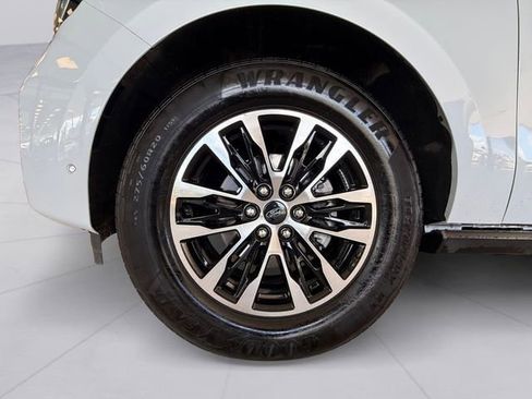 Used 2025 Ford Expedition Platinum AWD/4WD image 9