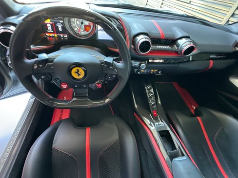 Used 2018 Ferrari 812 Superfast RWD image 6