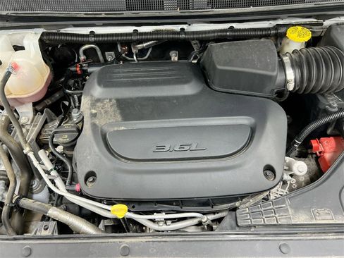 Used 2024 Chrysler Voyager LX image 24