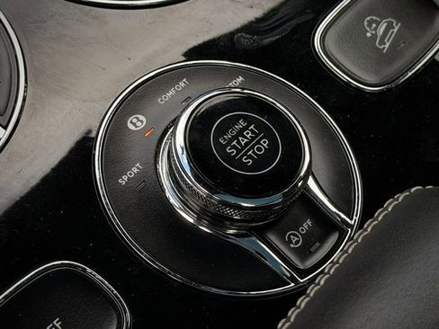Used 2019 Bentley Bentayga AWD/4WD image 32