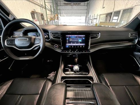 Used 2024 Jeep Wagoneer L Series II w/ Flexible Seating Group image 22