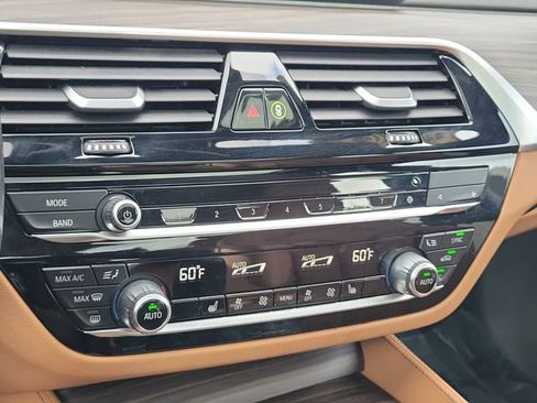 Used 2020 BMW 530e xDrive 530e xDrive iPerformance w/ Premium Package image 31