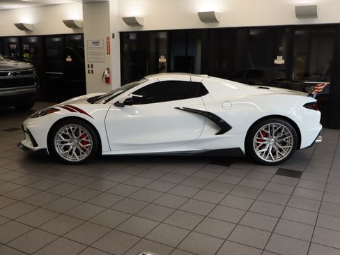 Used 2024 Chevrolet Corvette Stingray Preferred Conv w/ 2LT RWD image 7