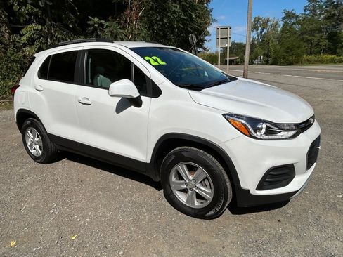 Used 2022 Chevrolet Trax LT w/ LT Convenience Package image 9