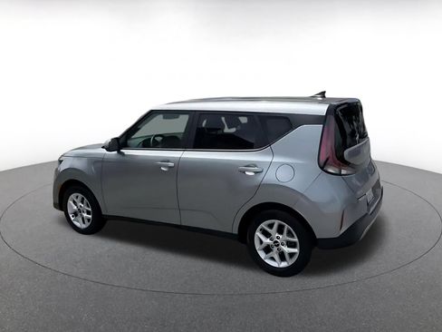 Used 2025 Kia Soul LX w/ LX Technology Package FWD image 10