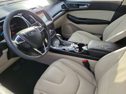 Used 2018 Ford Edge Titanium w/ Technology Package image 3