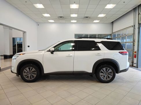 Used 2025 Nissan Pathfinder SV AWD/4WD image 6