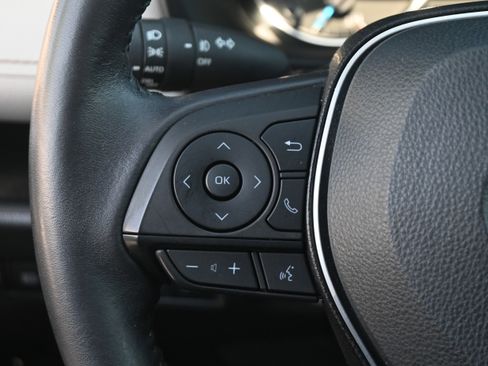 Used 2022 Toyota RAV4 XLE Premium AWD/4WD image 18