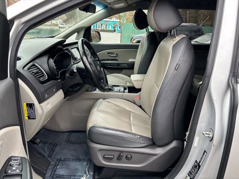 Used 2017 Kia Sedona LX w/ LX Essentials Premium Package image 25