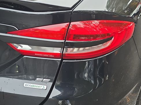 Used 2017 Ford Fusion SE w/ Fusion SE Technology Package image 33