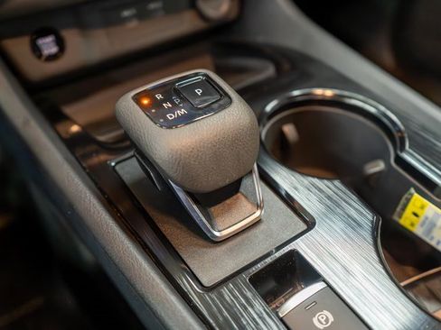 Used 2025 Nissan Rogue SV w/ SV Premium Package image 37