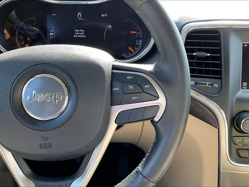 Used 2018 Jeep Grand Cherokee Laredo RWD image 25