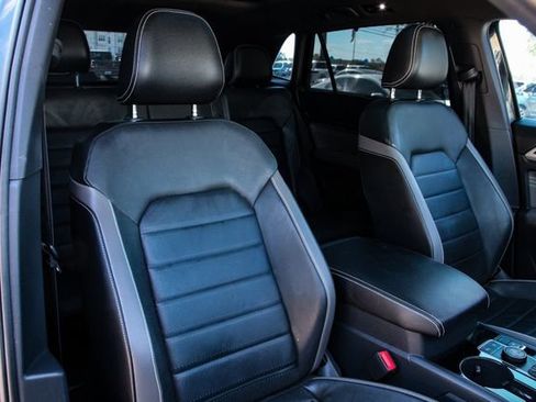 Used 2023 Volkswagen Atlas Cross Sport SEL Premium R-Line image 30