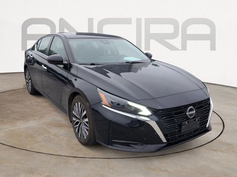 Used 2023 Nissan Altima 2.5 SV w/ SV Premium Package FWD image 2