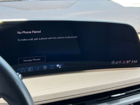 Used 2025 Cadillac XT4 Premium Luxury FWD image 39