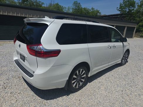 Used 2020 Toyota Sienna XLE Premium AWD/4WD image 8