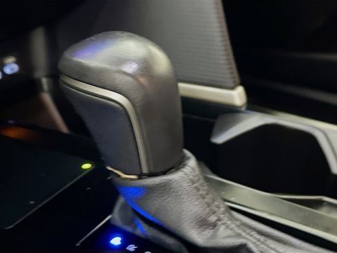 Used 2025 Toyota Camry SE image 21