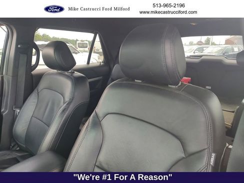 Used 2017 Ford Explorer XLT w/ Equipment Group 202A AWD/4WD image 8