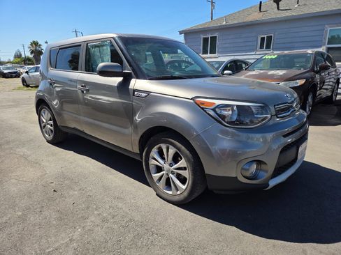 Used 2019 Kia Soul + FWD image 4