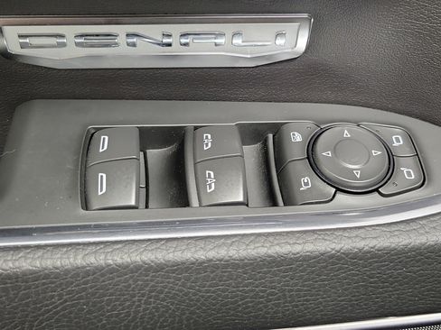 Used 2025 GMC Sierra 1500 Denali w/ Technology Package AWD/4WD image 19