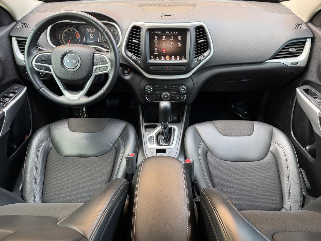 Used 2018 Jeep Cherokee Latitude Plus FWD image 16