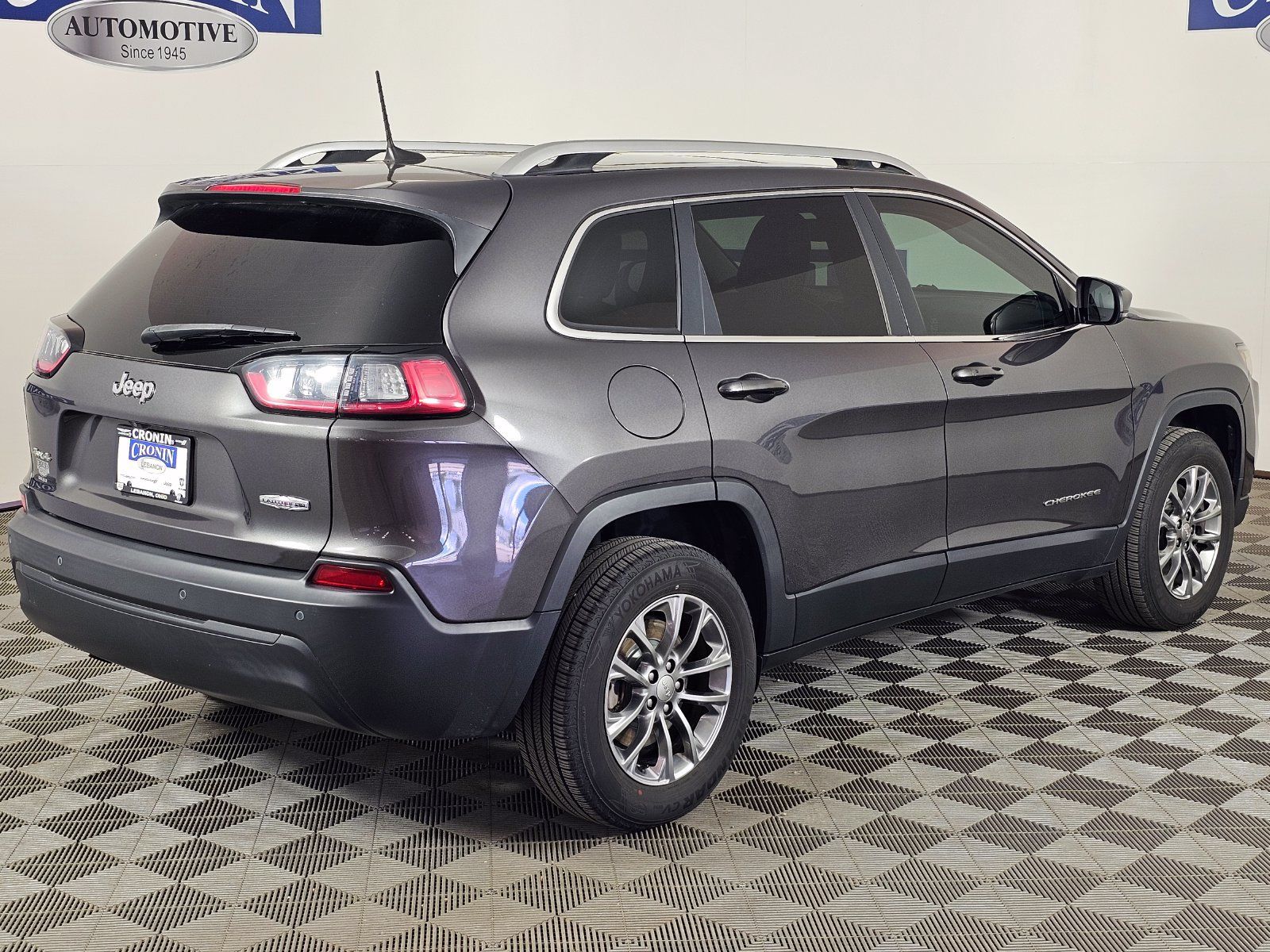 Used 2020 Jeep Cherokee Latitude Plus w/ Comfort/Convenience Group AWD/4WD image 35