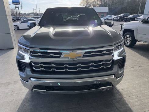 Used 2025 Chevrolet Silverado 1500 LTZ image 3