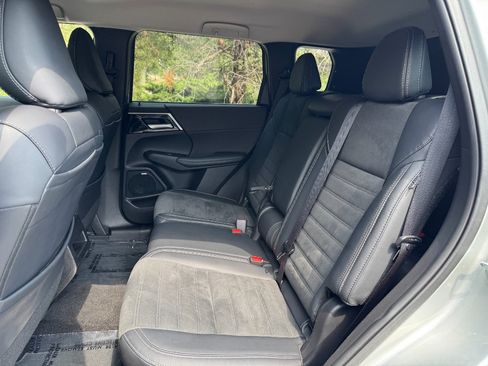 Used 2025 Mitsubishi Outlander SE FWD image 18