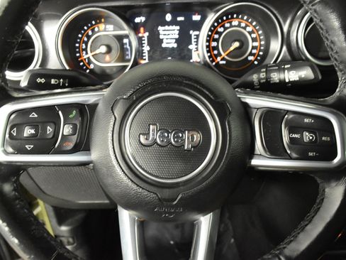 Used 2020 Jeep Wrangler Unlimited Sahara image 22