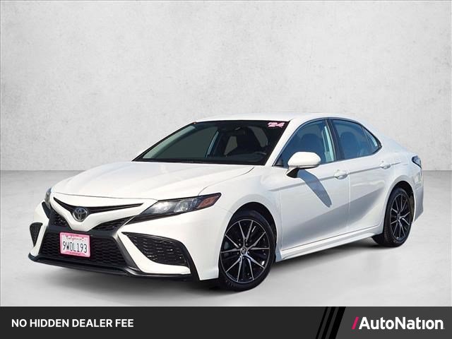 Used 2024 Toyota Camry SE FWD image 1