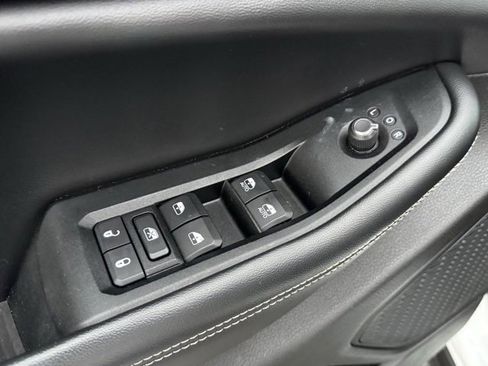 Used 2023 Jeep Grand Cherokee L Laredo image 12