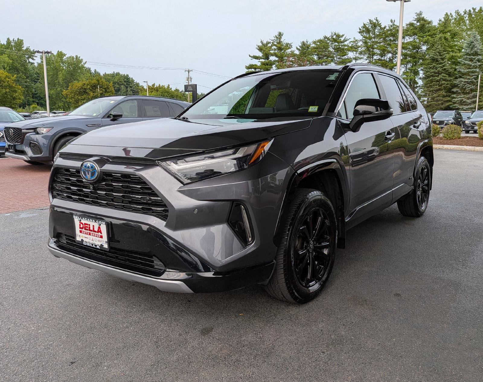 Used 2022 Toyota RAV4 XSE AWD/4WD image 3