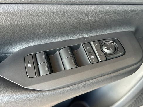 New 2027 Toyota Prius Plug-In Hybrid FWD image 18