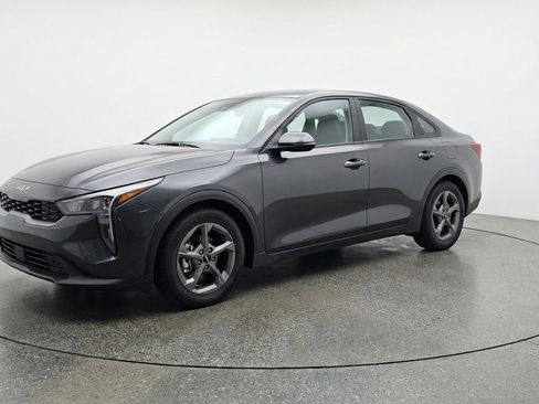 Used 2025 Kia K4 LXS image 3