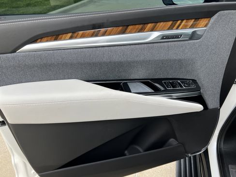 Used 2025 Cadillac Escalade Sport Platinum w/ LPO, ONYX Package image 13